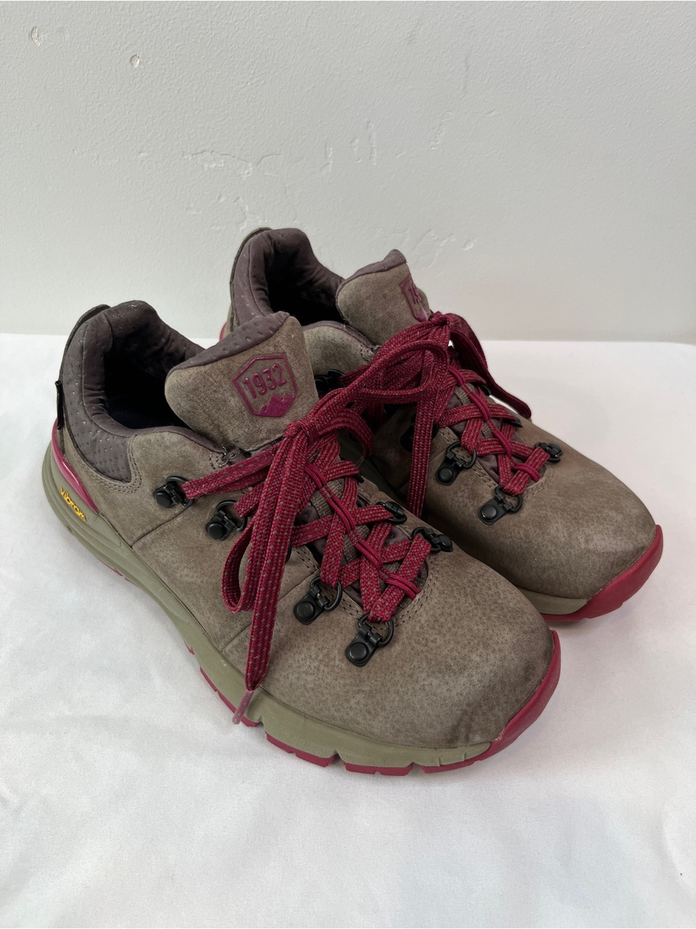 Danner Mountain 600 Low Gray Plum Suede Hiking Shoes Boots Womens Size 6.5 62264